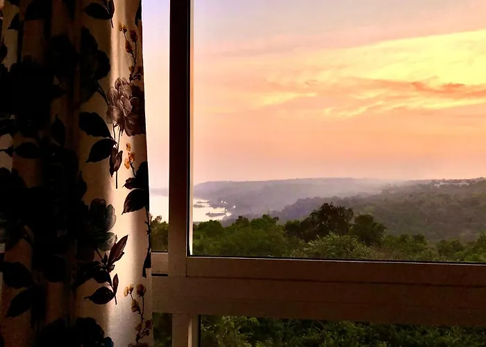 Birdsnest River View Holiday Home